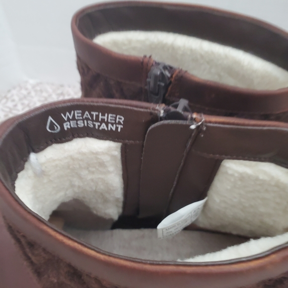 Vionic Boots Size 8.5 . - Picture 4 of 16